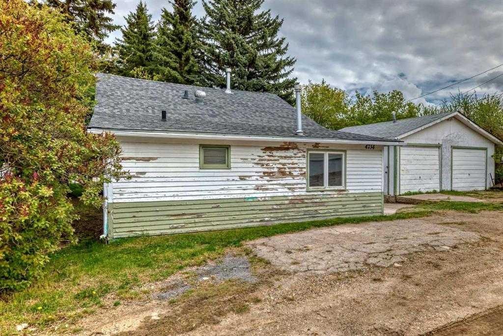 4734 50 Street, Sylvan Lake, AB, T4S 1G6