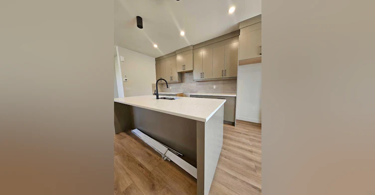 3203 14 Avenue SW, Calgary, AB, T3C 0W7 - 14