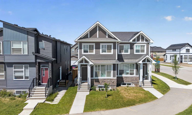257 Edith Green NW