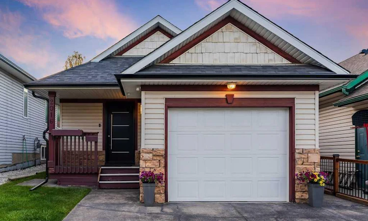 2016 Country Hills Circle NW