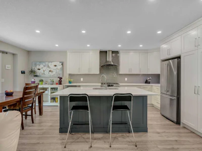 480 Douglas Glen Point SE - 2