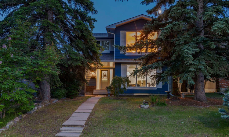 384 Midvalley Drive SE