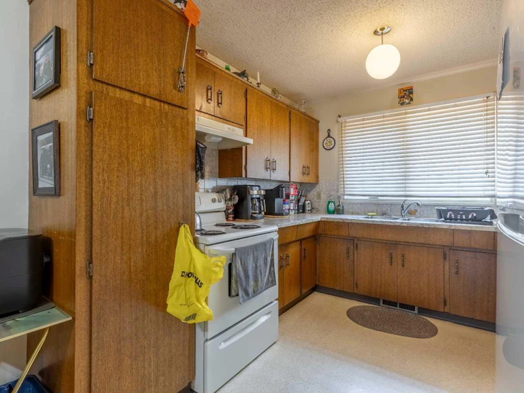 309 19 Street N, Lethbridge, AB, T1H 3K3 - 48