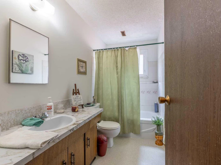 309 19 Street N, Lethbridge, AB, T1H 3K3 - 8