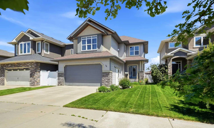 16 Viscount Drive S