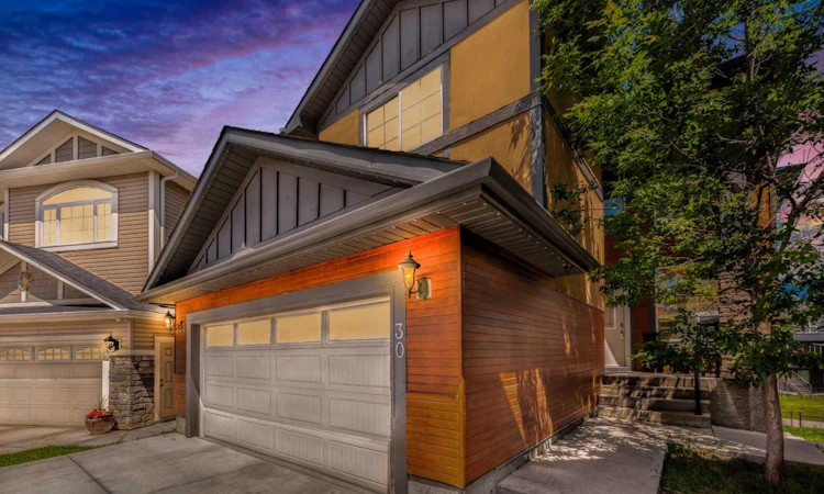 30 Saddlelake View NE