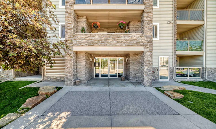 109-5500 Somervale Court SW