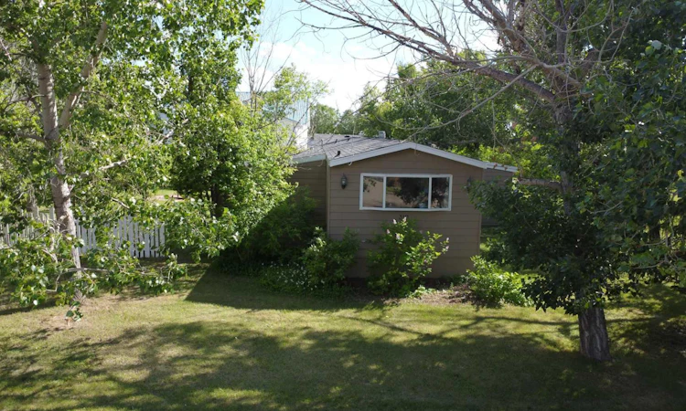319 2 Avenue SE