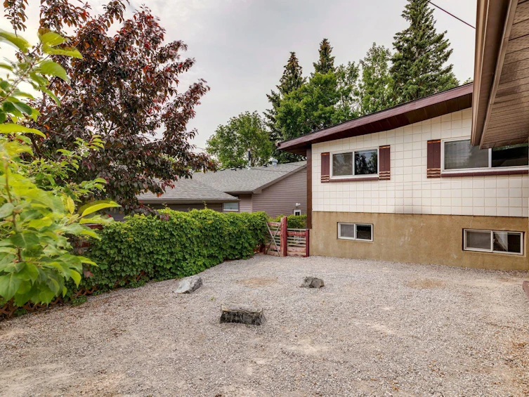 2144 Chilcotin Road NW, Calgary, AB, T2L 0X1 - 35
