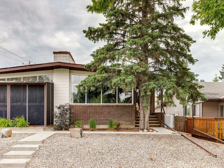 2144 Chilcotin Road NW, Calgary, AB, T2L 0X1