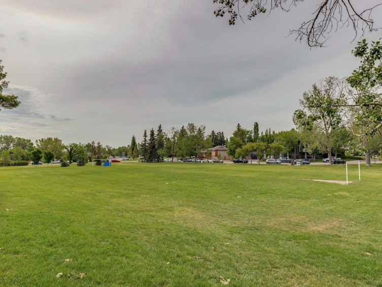 2144 Chilcotin Road NW, Calgary, AB, T2L 0X1 - 3