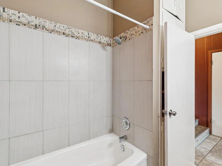 2144 Chilcotin Road NW, Calgary, AB, T2L 0X1 - 24