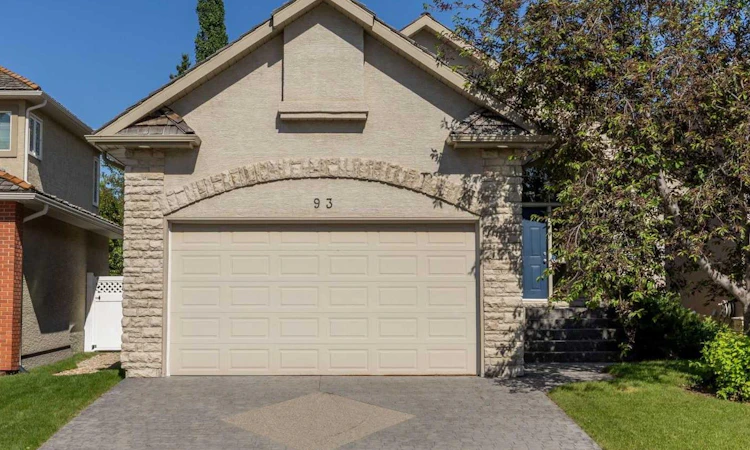 93 Coach Court SW