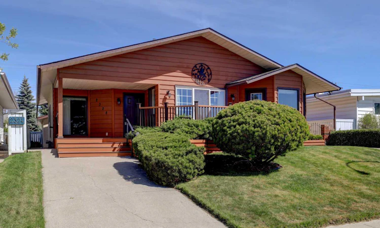 2328 Munro Drive NE