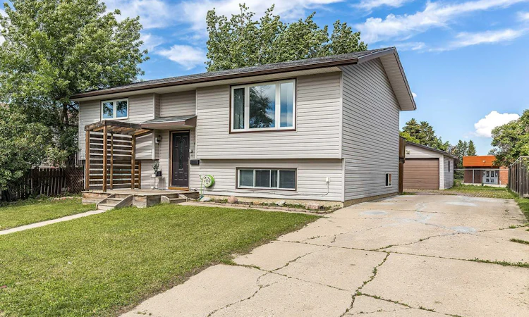 516 Sissons Crescent SE