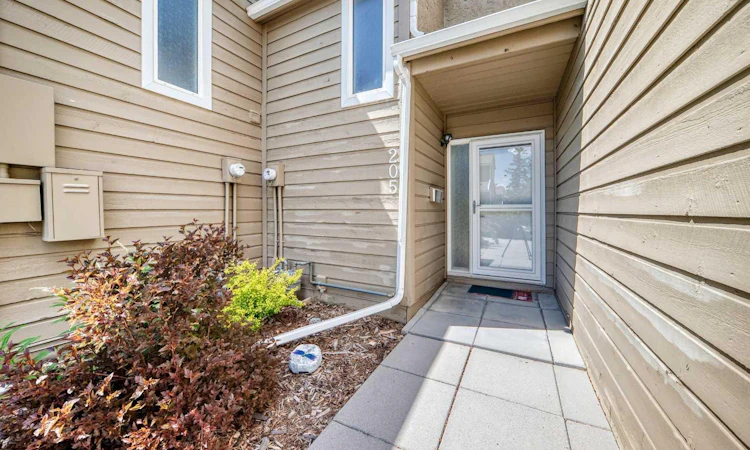 205-829 Coach Bluff Crescent SW