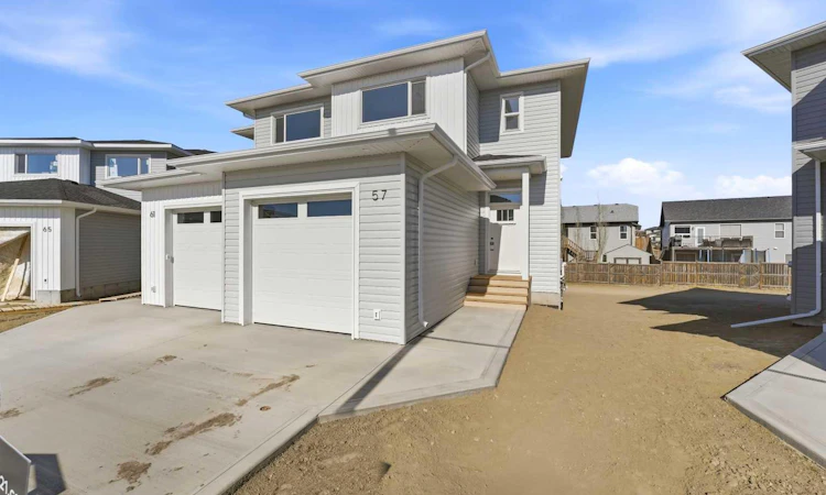 81 Pinnacle Close