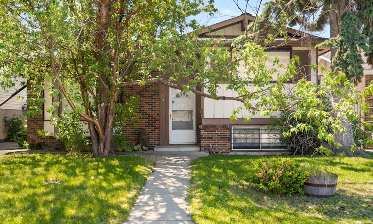 4739 Rundlewood Road NE