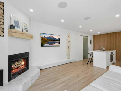 6-4415 Lakeshore Drive - 3