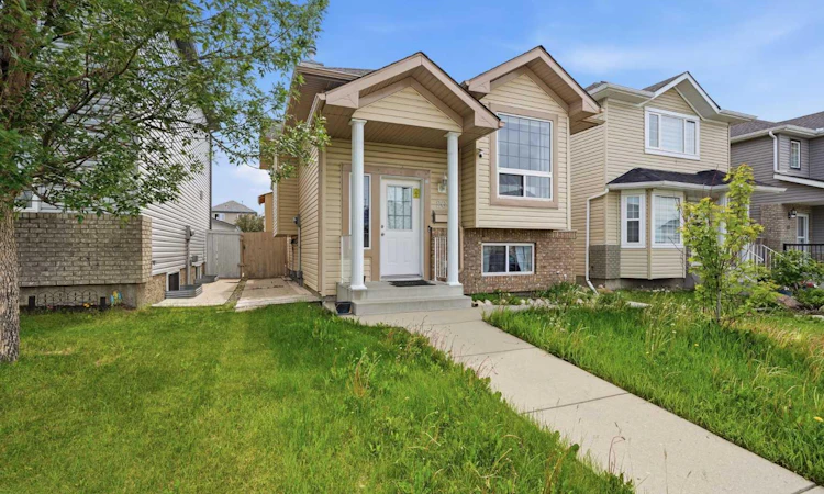 20 Saddlefield Road NE