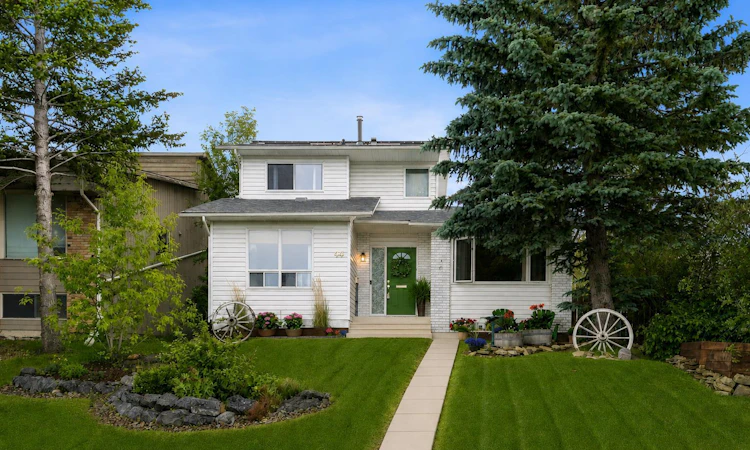 44 Beddington Crescent NE