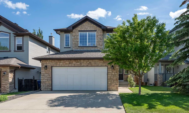 7 Crystal Green Way