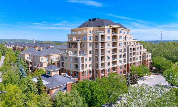 3804-24 Hemlock Crescent SW