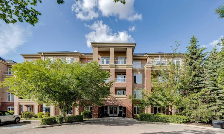303-10 Hemlock Crescent SW