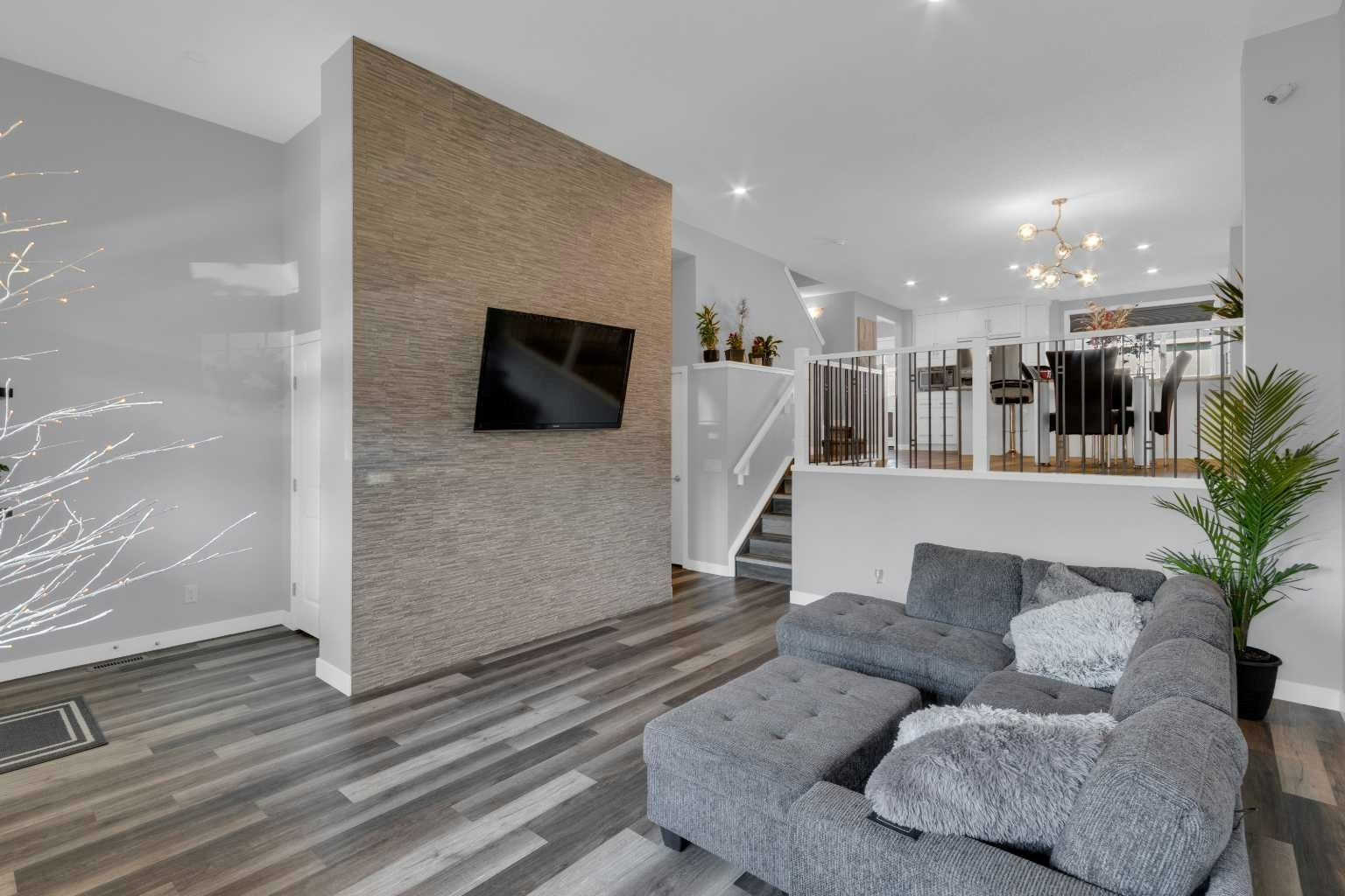 317 Sundown Road S, Cochrane, AB, T4C 2T2