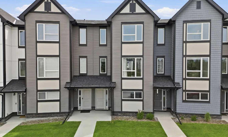 56 Evanscrest Manor NW