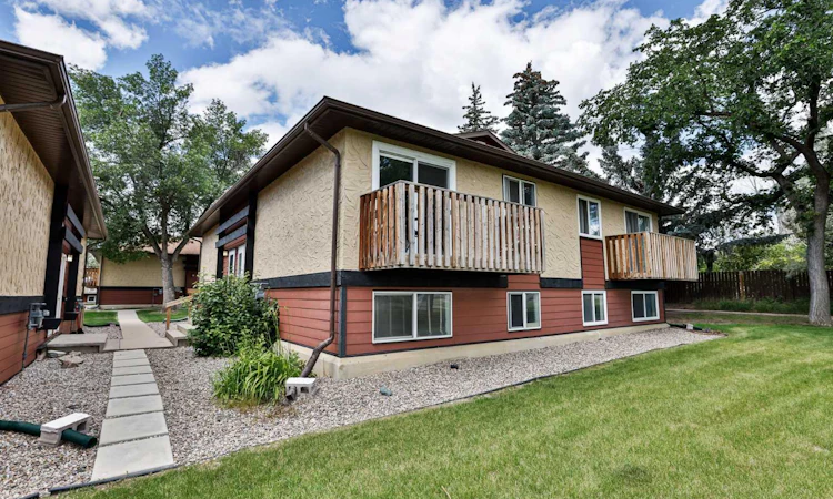 24-5 Acadia Road W