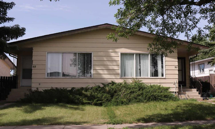 48 and 50 Jerry Potts Boulevard W