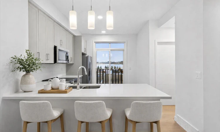 302-30 Rochester View NW