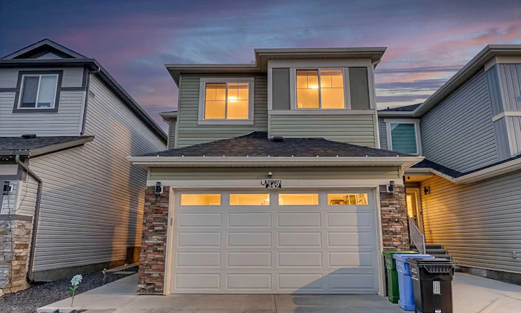 349 Corner Meadows Way NE