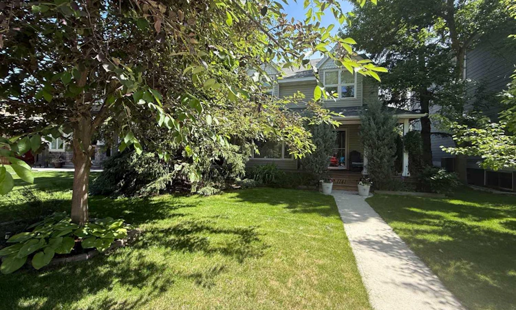 1141 Regent Crescent NE