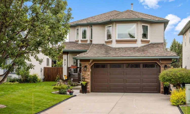 217 Douglas Glen Close SE