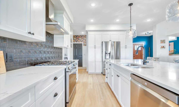 835 Lakewood Circle