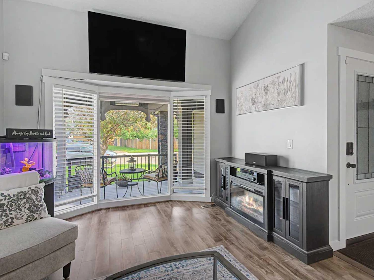 304 Shawcliffe Circle SW, Calgary, AB, T2Y 1A4 - 5
