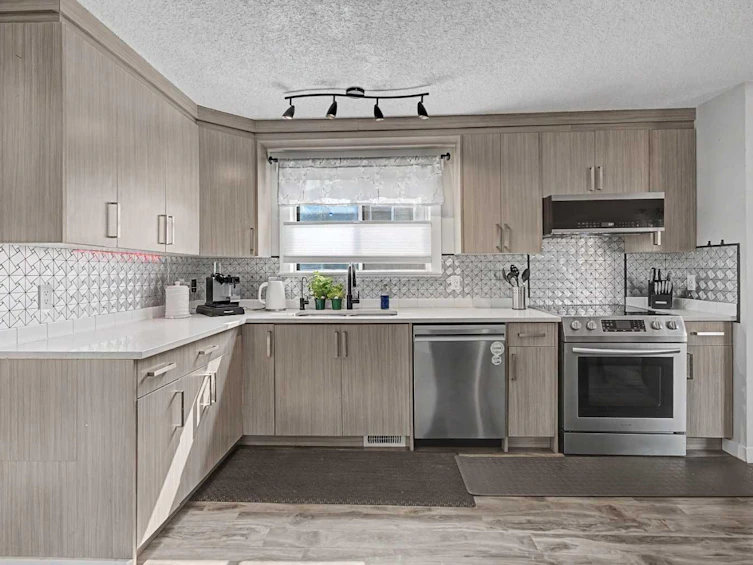 304 Shawcliffe Circle SW, Calgary, AB, T2Y 1A4 - 6