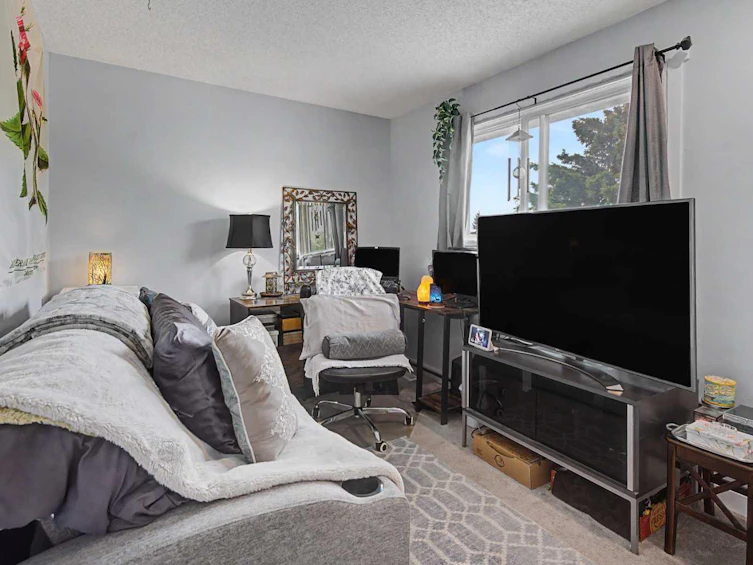 304 Shawcliffe Circle SW, Calgary, AB, T2Y 1A4 - 18