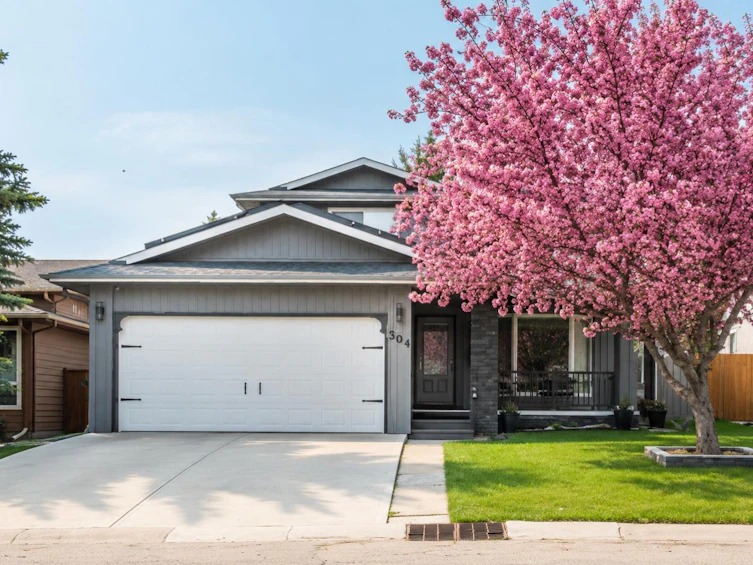 304 Shawcliffe Circle SW, Calgary, AB, T2Y 1A4