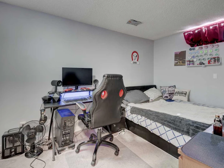 304 Shawcliffe Circle SW, Calgary, AB, T2Y 1A4 - 24