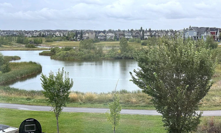 11 Marquis Crescent SE