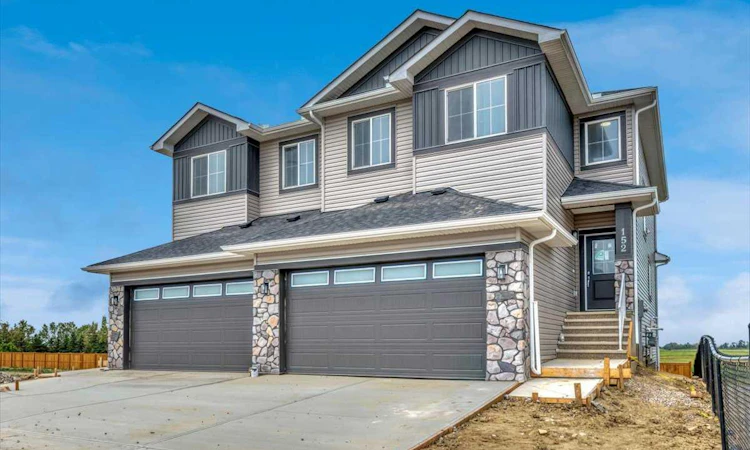 152 Lakewood Crescent