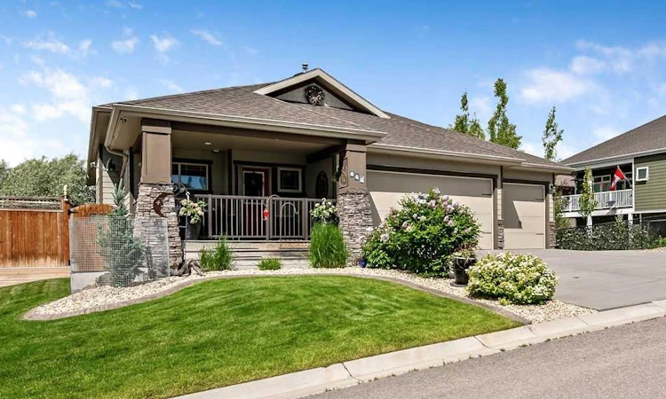 444 Seclusion Valley Drive NE