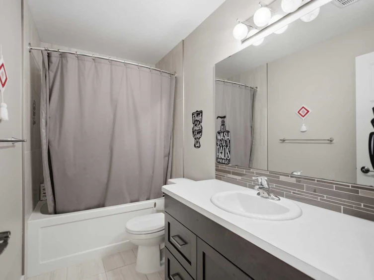 98 Livingston Close, Red Deer, AB, T4R 0S8 - 37