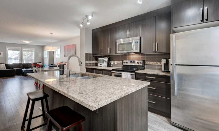 532 Mckenzie Towne Close SE