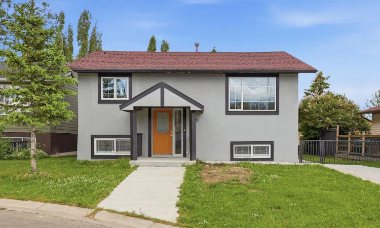 28 Fallingworth Court NE