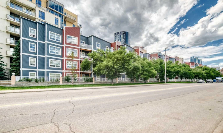 121-333 Riverfront Avenue SE