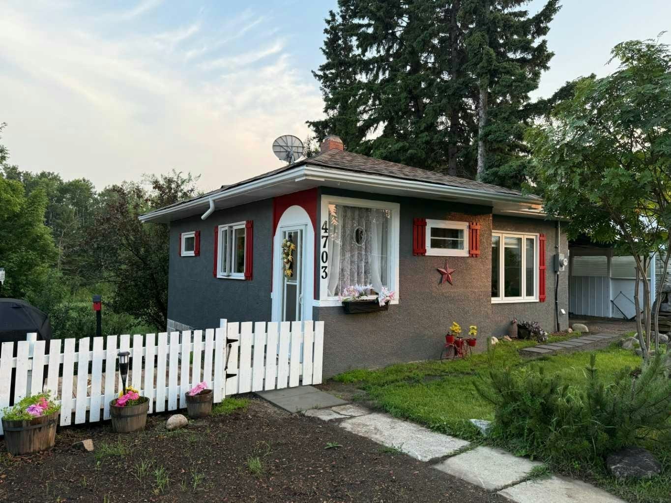 4703 47 Avenue, Rural Two Hills County, AB, T0B 3K0